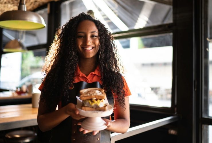 offre-d-emploi-serveuse-restaurant-emploi-bsm