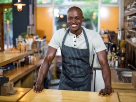 Offre d’emploi – Cinq Serveurs et Deux Cuisiniers