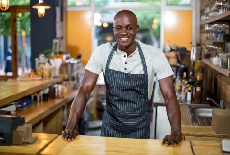 Offre d’emploi – Cinq Serveurs et Deux Cuisiniers