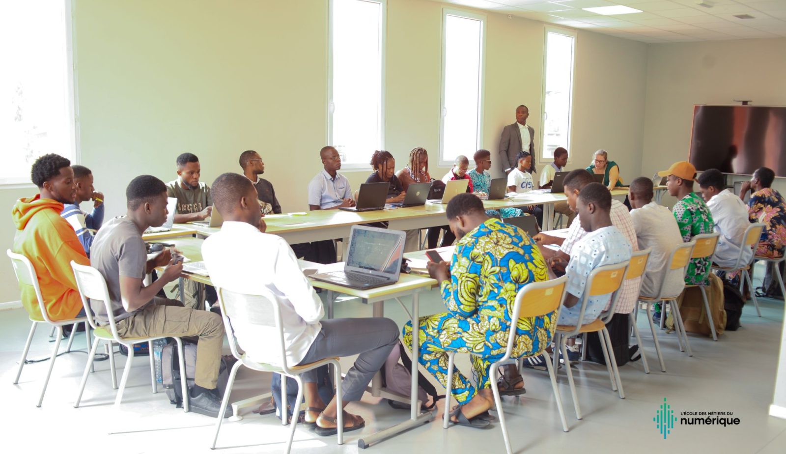 Formation Référent Digital avec les Apprenants de L'École des Métiers du Numérique au Bénin.